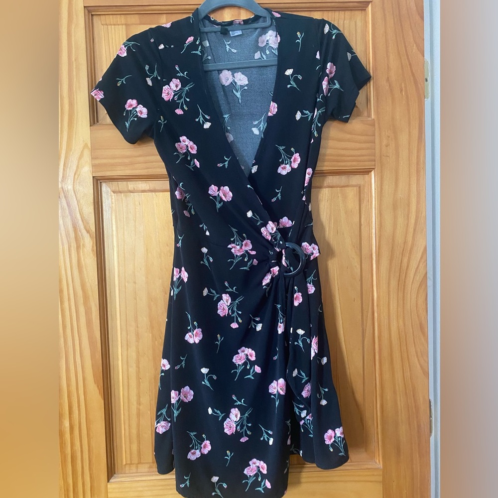 H&M Divided Floral Wrap Dress Black Pink Fit & Flare Skater Mini Size 6